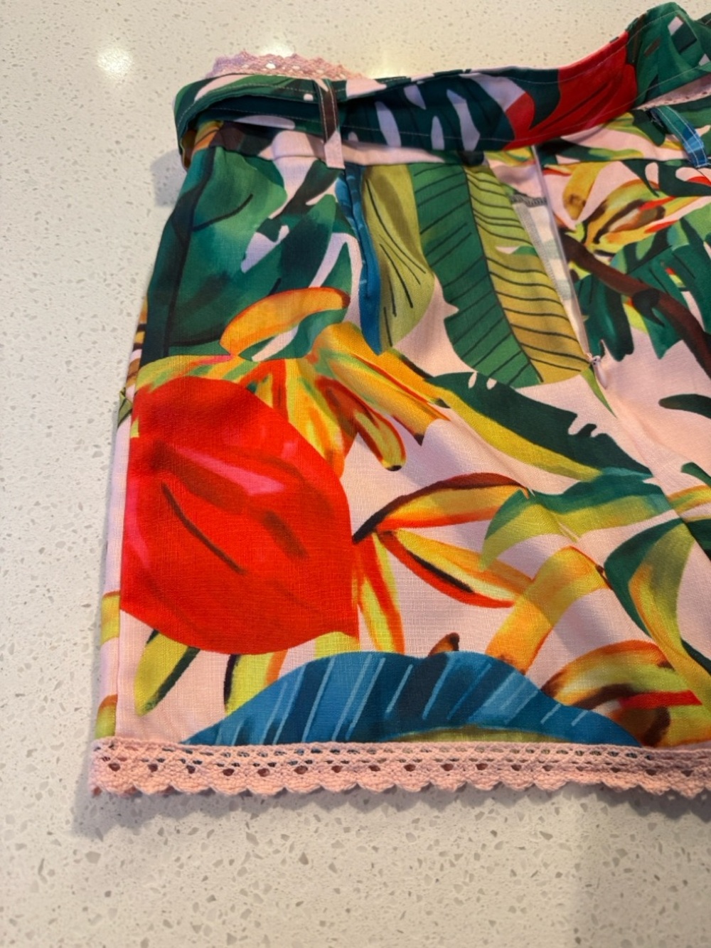 Belted Lace Trim Tropical Palm Print by L’Atiste by Amy Size Small NWOT Vacay - Picture 10 of 14